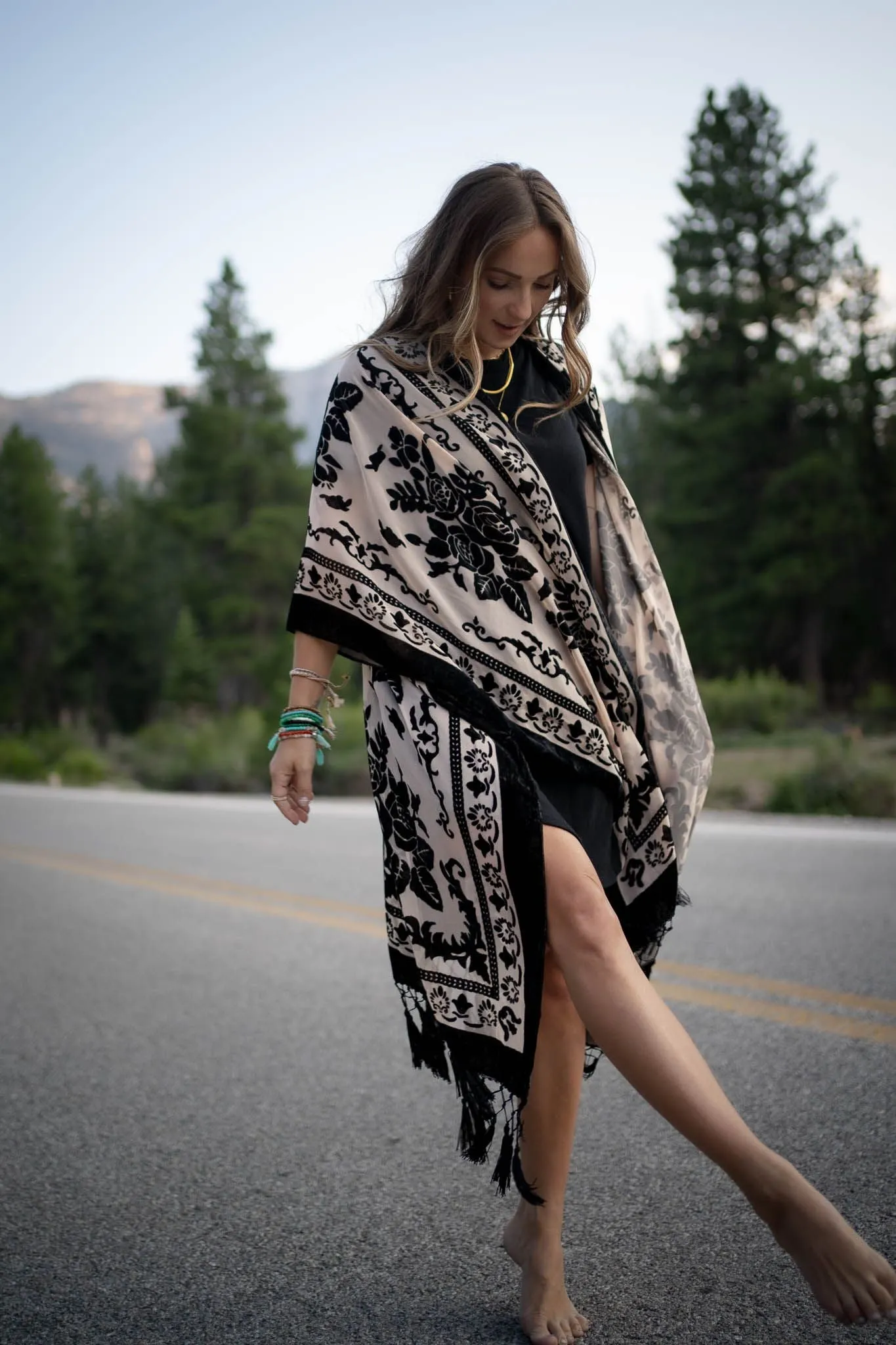 Crushin' On You Velvet Kimono - Black