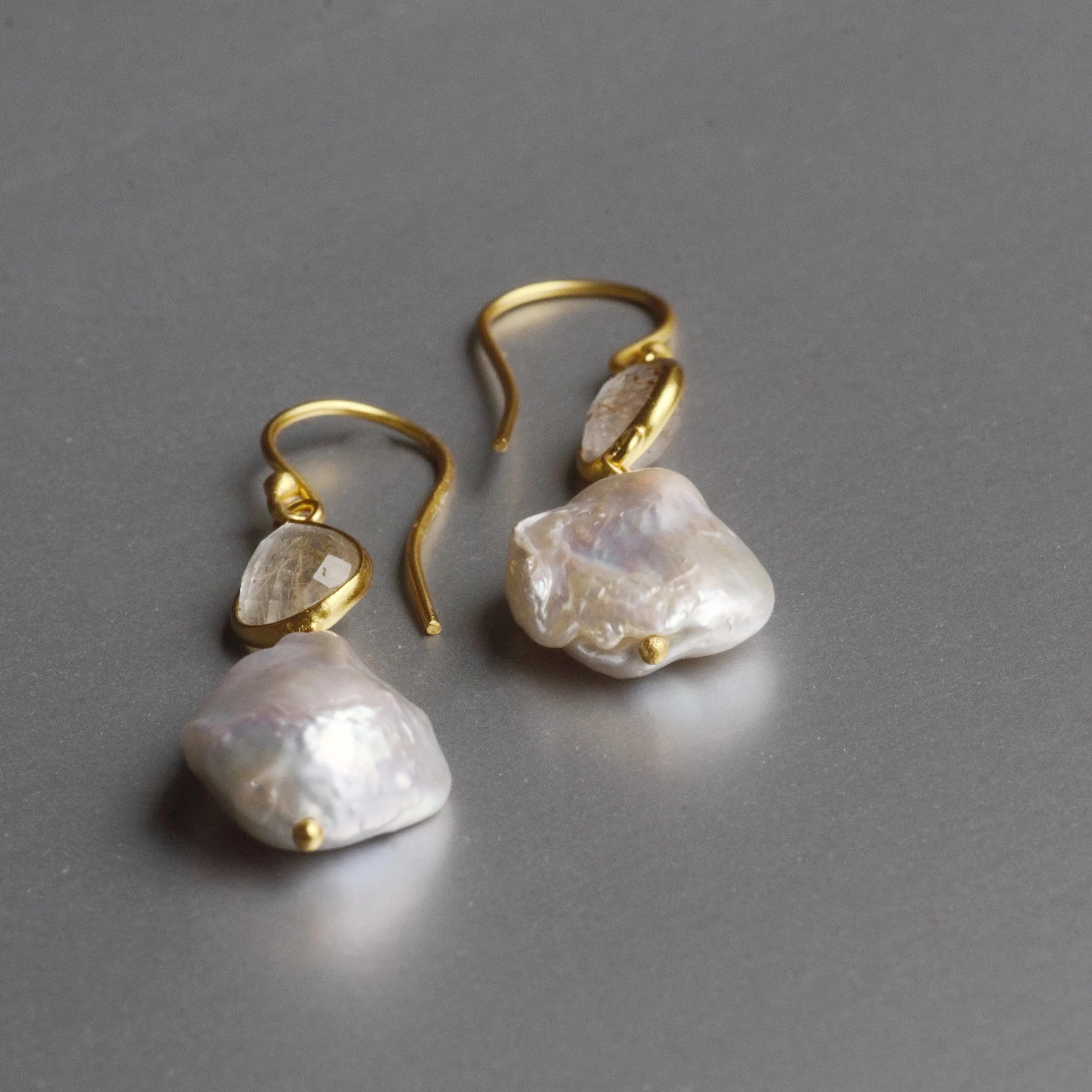 Ella Baroque Pearl Earrings With Labradorite