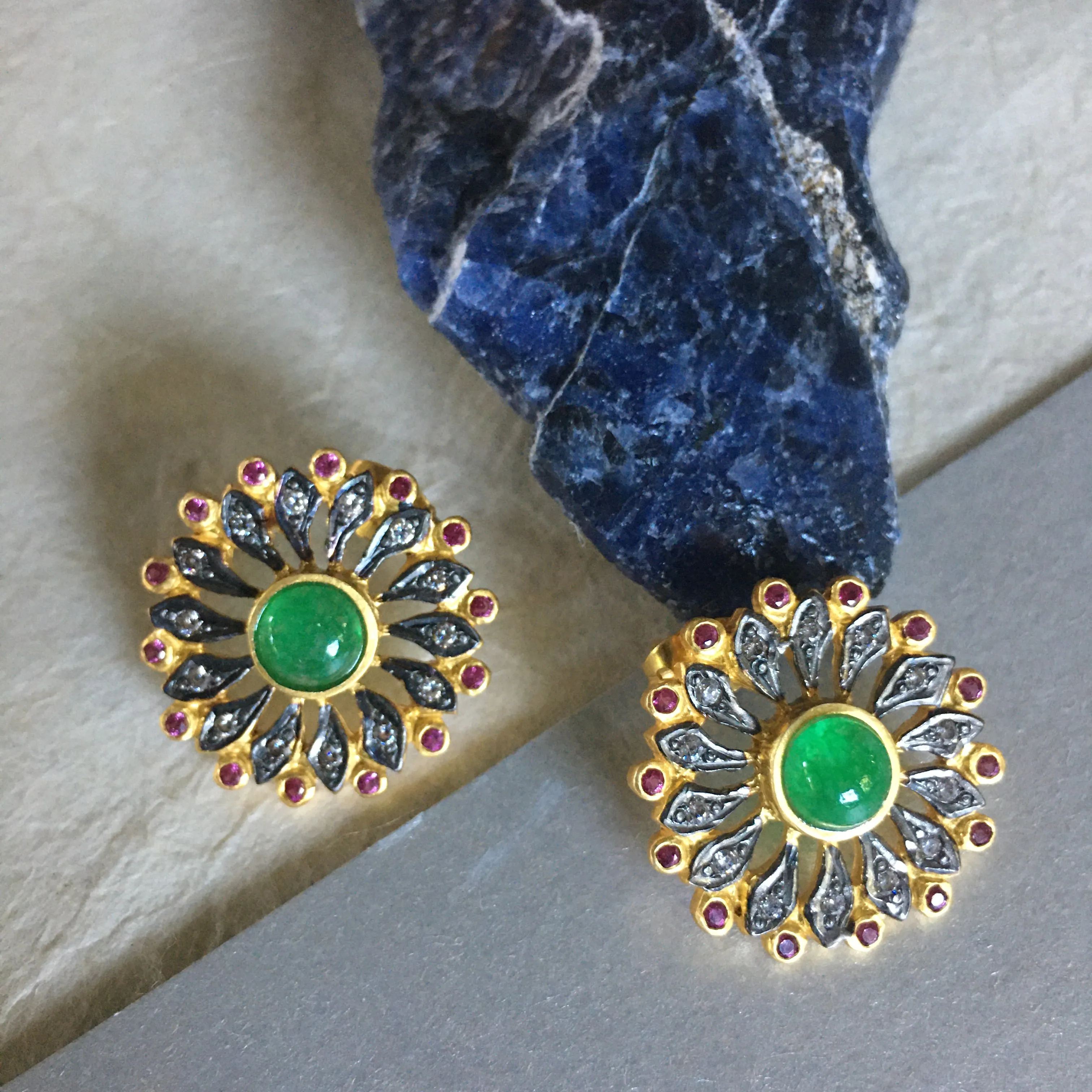 Lina Studs With Green Onyx/Garnet