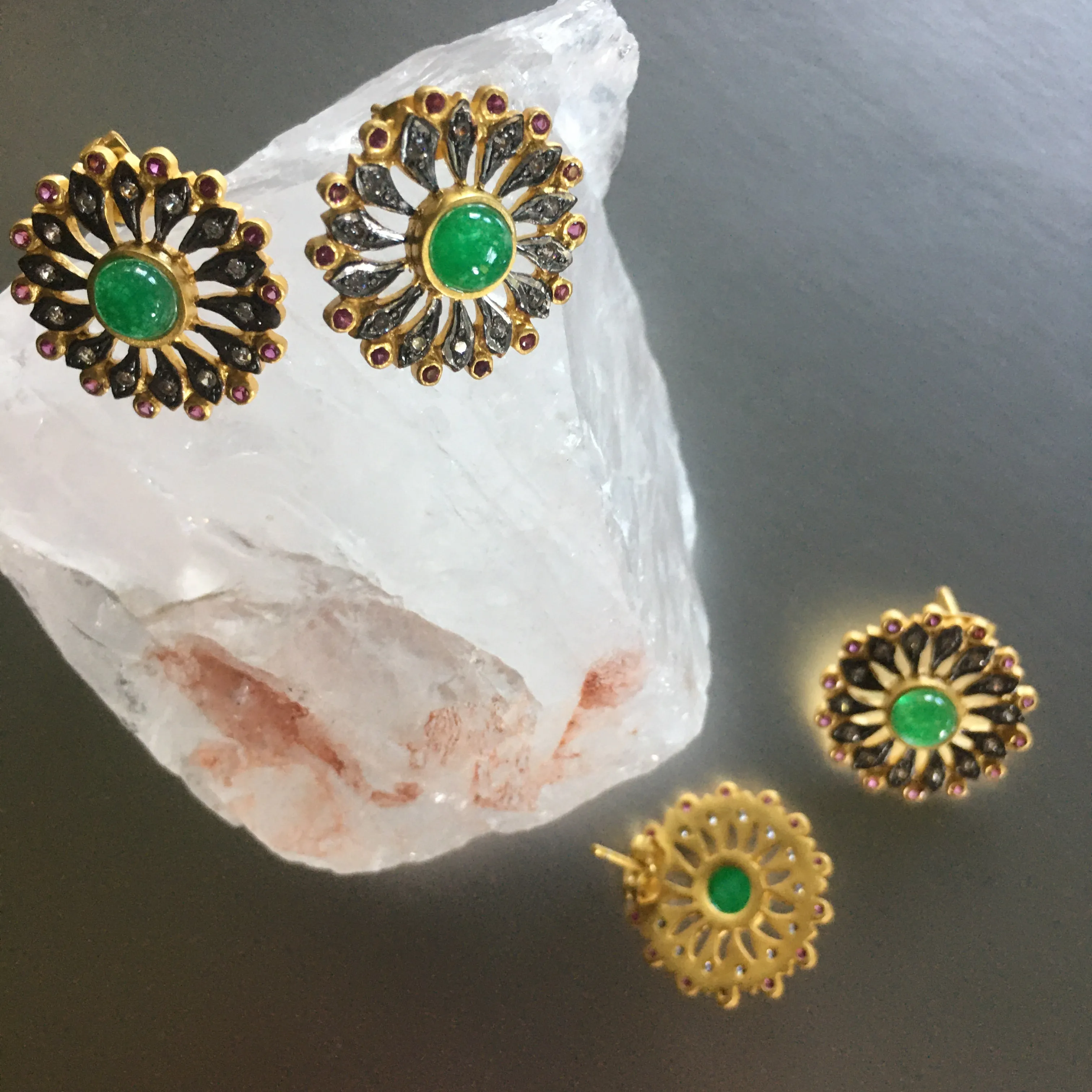 Lina Studs With Green Onyx/Garnet