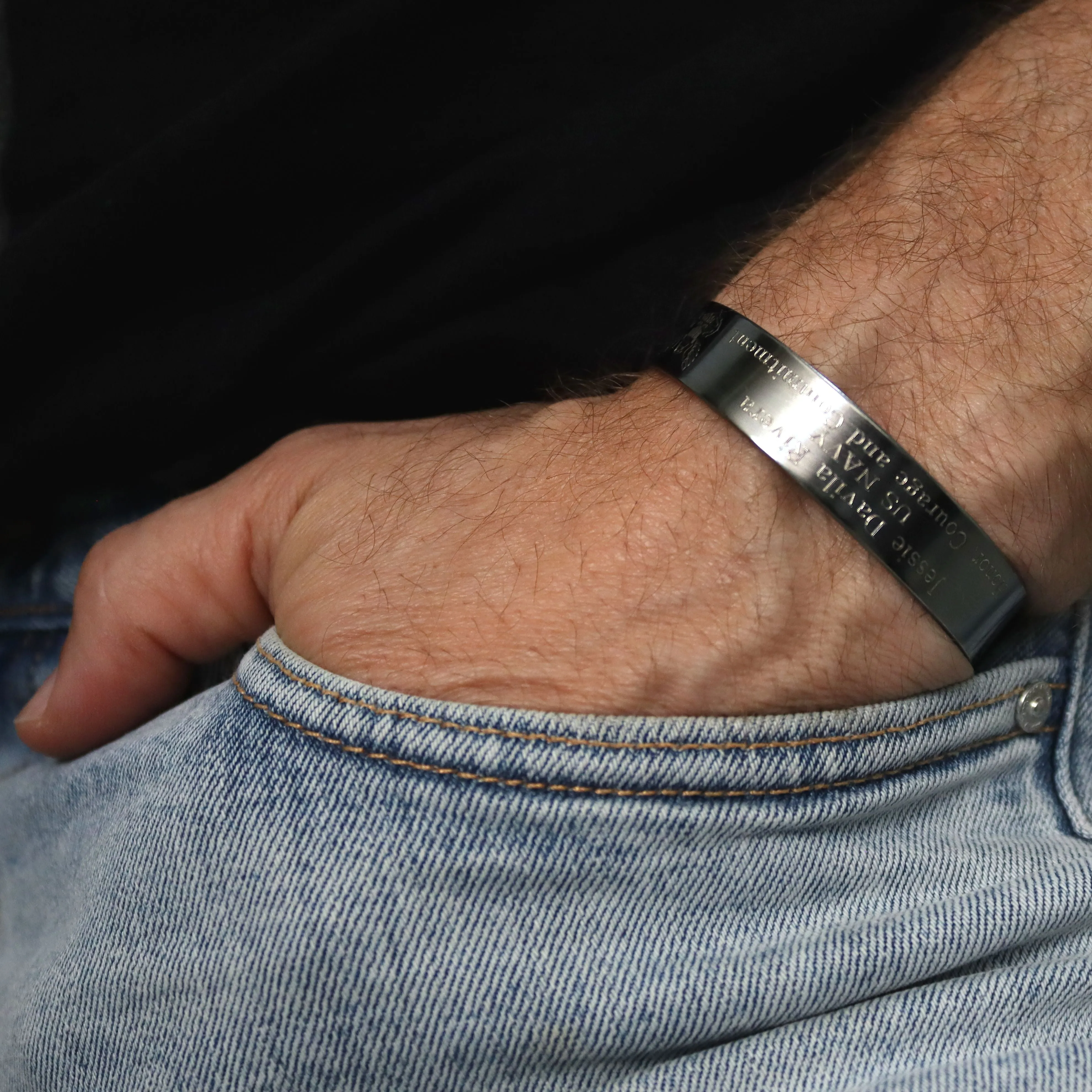 NAVY Cuff bracelet